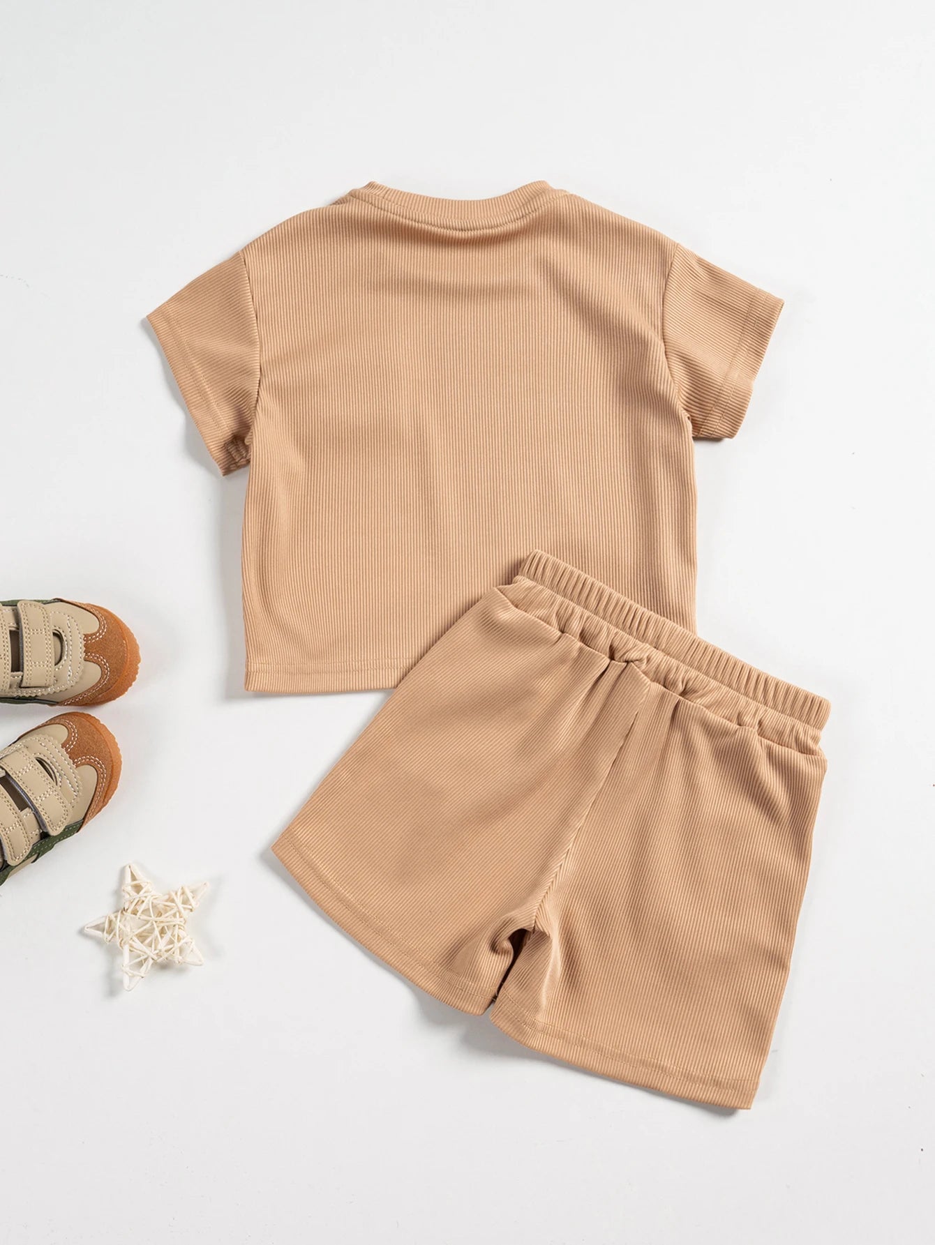 Children's Summer Collection Solid-Colour Round-Neck Short-Sleeved T-Shirt with Fashionable, Versatile Shorts – Stylish Two-Piec