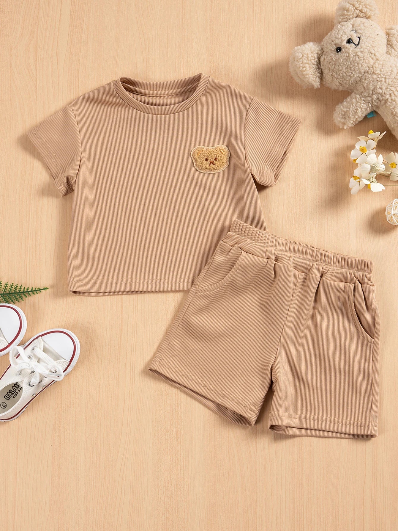 Children's Summer Collection Solid-Colour Round-Neck Short-Sleeved T-Shirt with Fashionable, Versatile Shorts – Stylish Two-Piec